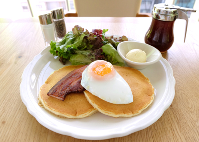メープルシロップ＆バターだけじゃない！ 美味しいパンケーキの食べ方14選